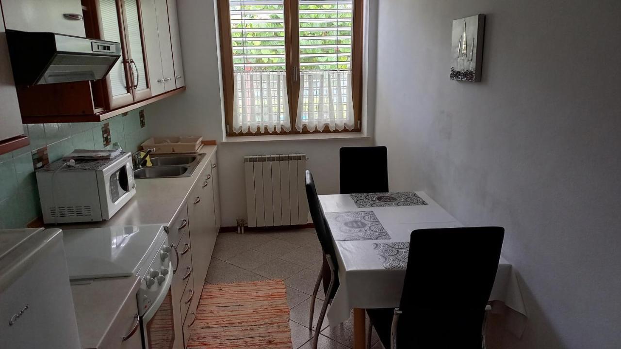 Apartma Nona Roza Zgornje Skofije Esterno foto